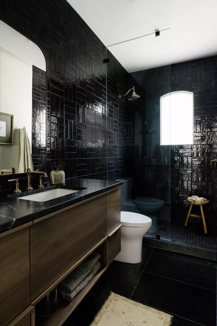 Keramik Hitam Berkilau