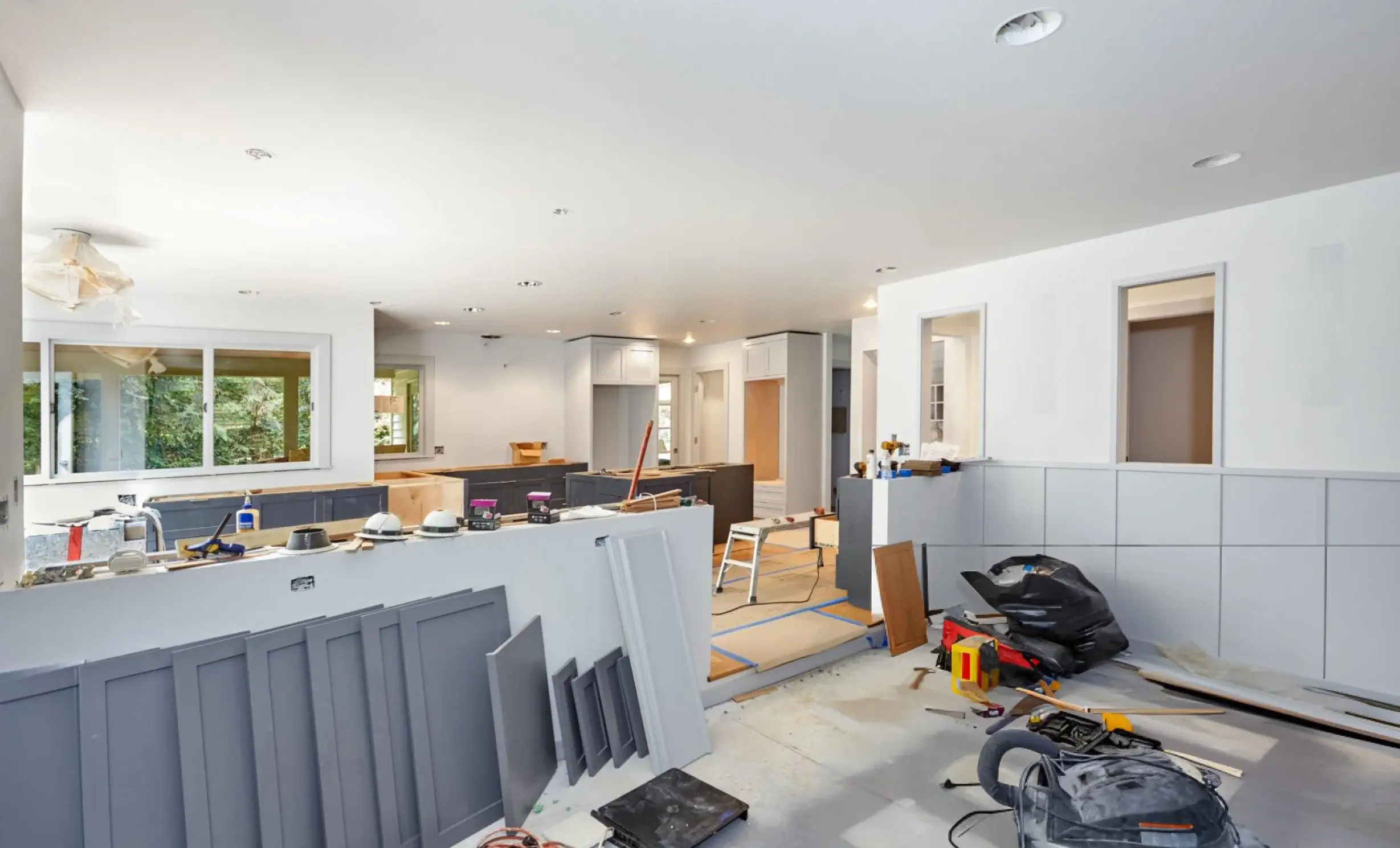 Proses Konstruksi dan Instalasi Interior