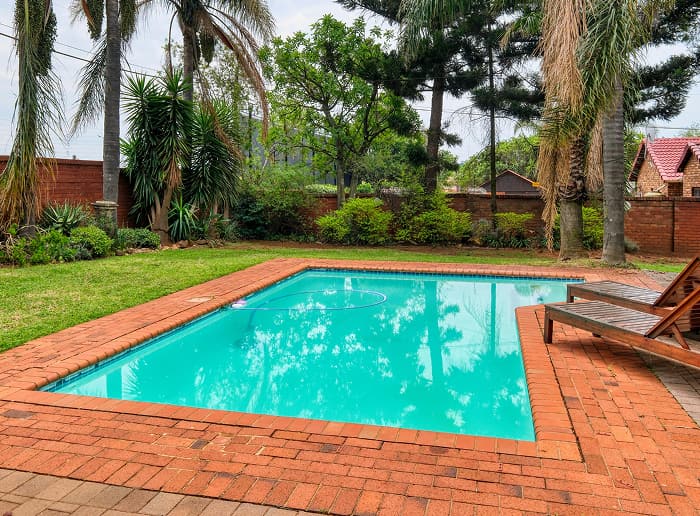 kontrkator kolam renang karawang